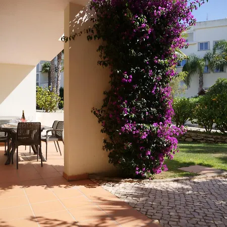 Spacious Near Porto De Mos Beach, Lagos. شقة