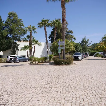 Spacious Near Porto De Mos Beach, Lagos. شقة