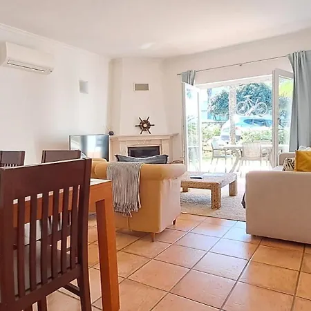Spacious Near Porto De Mos Beach, Lagos. شقة لاغوس
