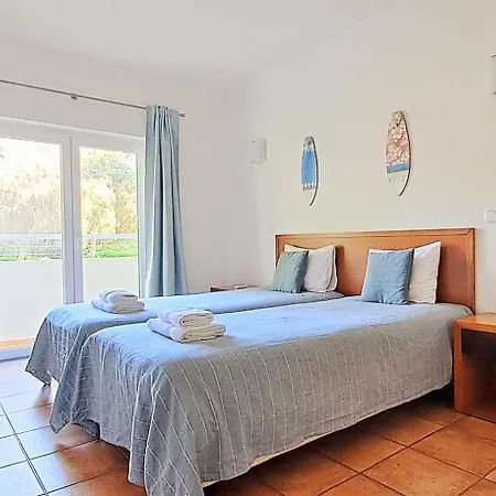 Spacious Near Porto De Mos Beach, Lagos. لاغوس