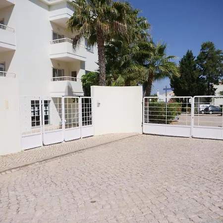 Spacious Near Porto De Mos Beach, Lagos. Apartment
