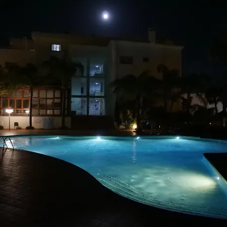 Apartment Spacious Near Porto De Mos Beach, Lagos. *