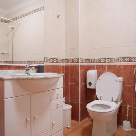 Spacious Near Porto De Mos Beach, Lagos. Apartment *