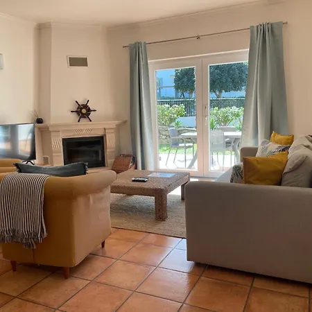 Spacious Near Porto De Mos Beach, Lagos. Apartment