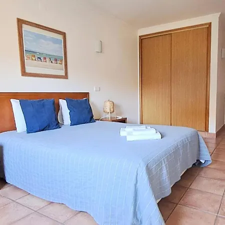 Spacious Near Porto De Mos Beach, Lagos. Apartment