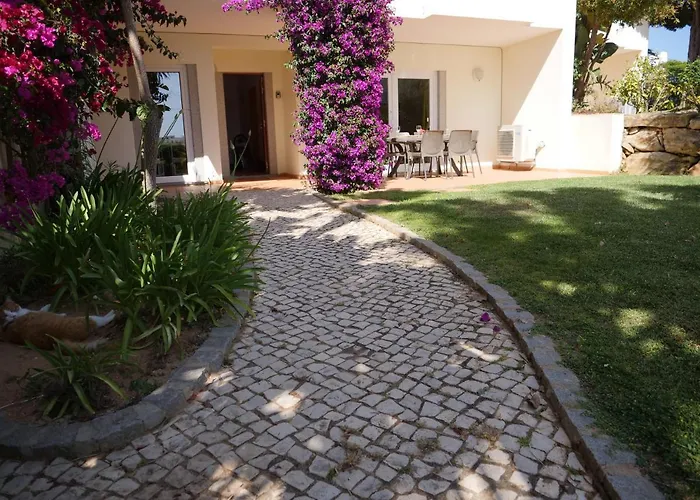 Spacious Near Porto De Mos Beach, Lagos. Apartamento