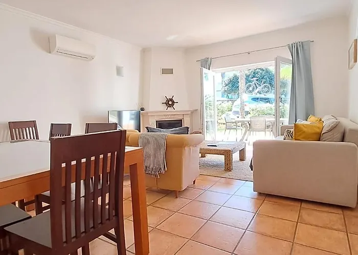 Spacious Near Porto De Mos Beach, Lagos. Apartamento Lagos
