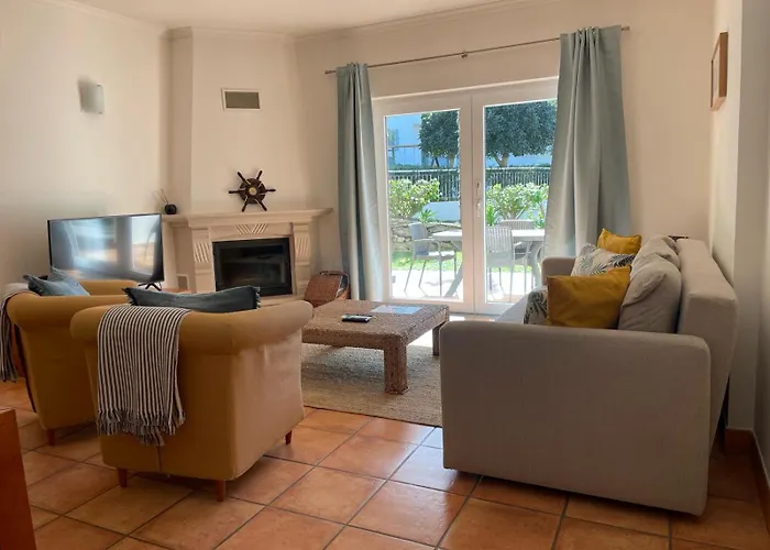 Spacious Near Porto De Mos Beach, Lagos. Apartamento