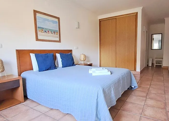 Spacious Near Porto De Mos Beach, Lagos. Apartamento