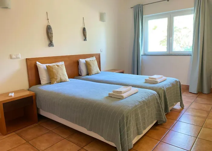 Spacious Near Porto De Mos Beach, Lagos. *