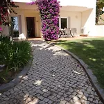 Spacious Near Porto De Mos Beach, Lagos. Apartment