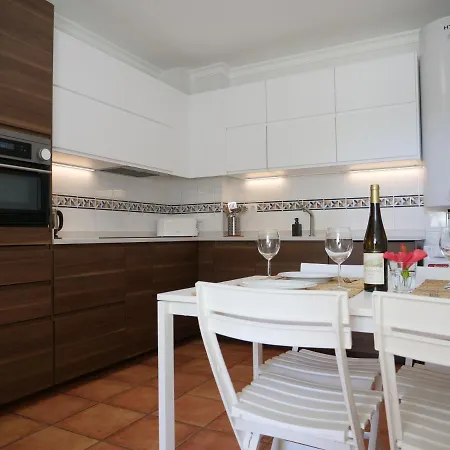 Spacious Near Porto De Mos Beach, Lagos. *