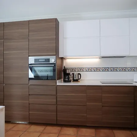 Spacious Near Porto De Mos Beach, Lagos. * Lagos