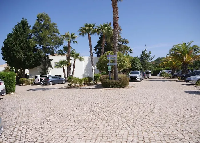 Spacious Near Porto De Mos Beach, Lagos. Appartamento