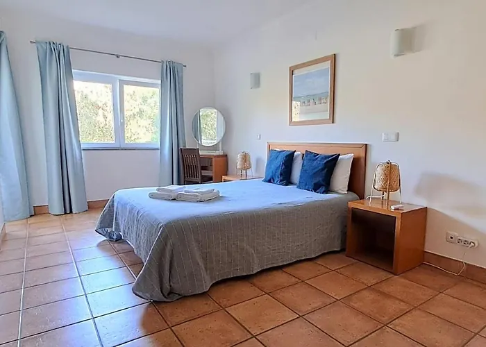Spacious Near Porto De Mos Beach, Lagos. Appartamento *